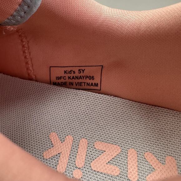 Kizik Anaheim Shoes Youth Size 5Y Birthday Cake Hands Free Slip On Sneaker - Picture 10 of 11